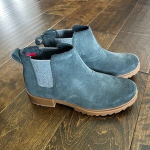 Sorel Women's Emelie II Chelsea Boot in Dark Moss